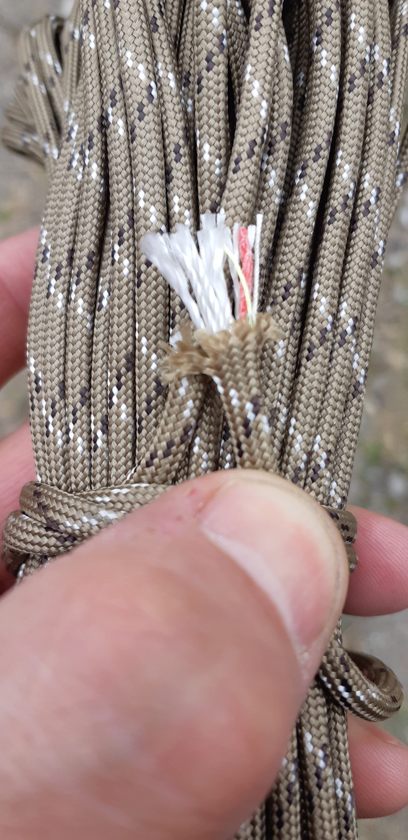 Paracorde 550 Militaire 4 En 1 – 30 M Avec Ligne De Pêche, Allume-feu Et Fil De Couture Intégrés